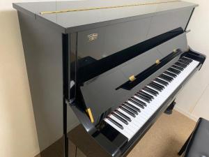 Shibuya Ward, Detached House with Piano Room for 10 People 11 minutes walk from Hatagaya Station 4 minutes from Shinjuku Station 貸切一軒家10名様 新宿駅から4分の幡ヶ谷駅徒歩11分 渋谷駅直通バス停徒歩1分 ピアノと防?