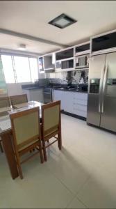 Apartamento Pé na Areia no Calçadão da Central Balneário Camboriú - Estacionamento limitado á alguns tamanhos de caminhonetes