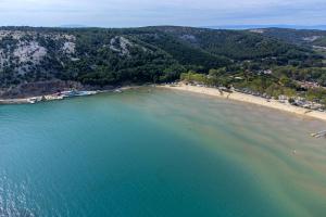 Apartments with parking space Lopar, Rab - 21581