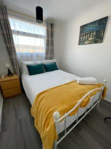 Purley Cottage - 3 Bed House with FREE Parking