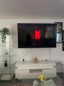 Purley Cottage - 3 Bed House with FREE Parking