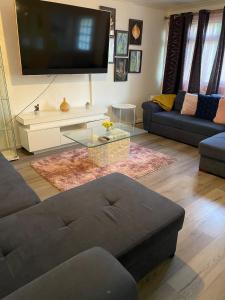 Purley Cottage - 3 Bed House with FREE Parking