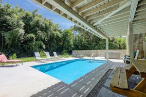 16 Hickory Lane 4 BR Private Pool Hot Tub Pet Friendly Walk to Beach Bikes & Beach Gear included
