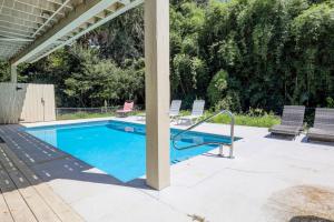 16 Hickory Lane 4 BR Private Pool Hot Tub Pet Friendly Walk to Beach Bikes & Beach Gear included