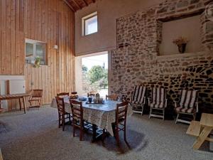 Gîte spacieux en campagne avec cheminée et animaux acceptés - FR-1-496-65