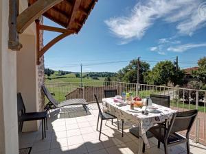 Grand Gîte 6 Chambres avec Cheminée, Animaux Acceptés, Campagne Lyon-Roanne - FR-1-496-65