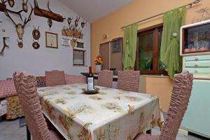 Family friendly house with a swimming pool Dolenja Vas, Central Istria - Sredisnja Istra - 24528