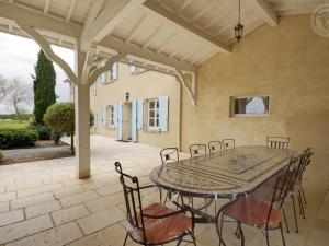 Havre de paix à Chalain-le-Comtal avec piscine privée - FR-1-496-374