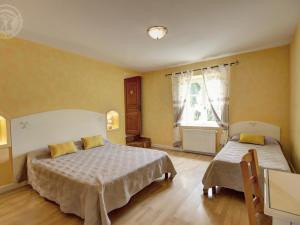 Havre de paix à Chalain-le-Comtal avec piscine privée - FR-1-496-374