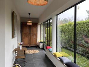 Maison contemporaine avec jardin au calme, proche centre village - FR-1-489-417