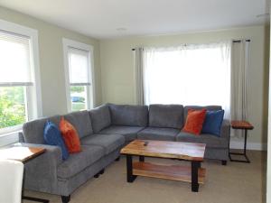 Comfortable Renovated 3 Bed Apartment