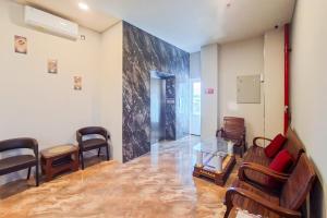 RedDoorz Plus Syariah at Lotus Residence