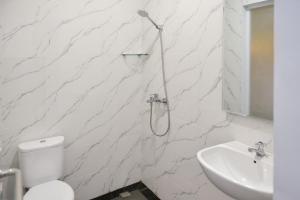 RedDoorz Plus Syariah at Lotus Residence