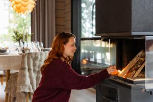 Arctic Mustache Lake Lodge