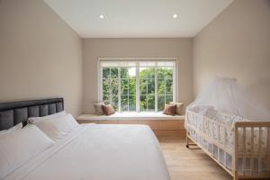 White Wood Family Villa, 5 Kingbeds, 12 mins airport