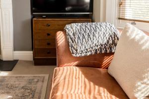 Elephant & Oxpecker 2 Bedrooms in Fulham