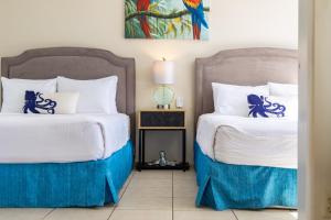 Deluxe Living in Waikiki - Ocean View Condo with Parking