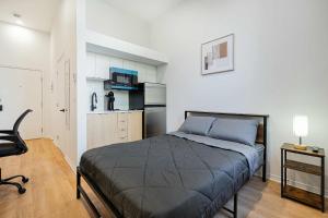 Beautiful 3 person 2 Beds Studio with parking near downtown Montreal