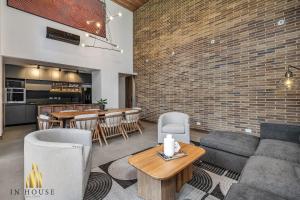 Morph 502 - Bright & Spacious, PobladoBBQJacuzzi