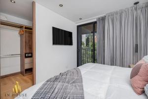 Morph 502 - Bright & Spacious, PobladoBBQJacuzzi