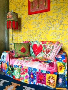 Moonrise Cottage Private Country Home with Moutain View