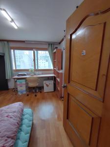 White House in Seoul Female only room Shared bathroom with up to 3 other female travellers