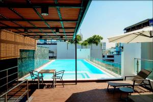 6th Avenue Sukhumvit BKK Two Bedrooms BTS Asok Nana MRT Sukhumvit