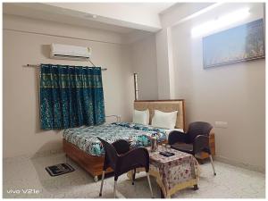 Hotel !! Anand - Palace Near Banaras Railway Station - Offers Budget Rooms With Wi-fi Facility - A Comfort Stay Guest House In Varanasi