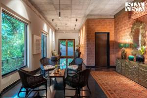 StayVista at Moira by the River with Bonfire, BBQ