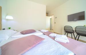 Villa LUMINOSA with outdoor and indoor pool and sauna