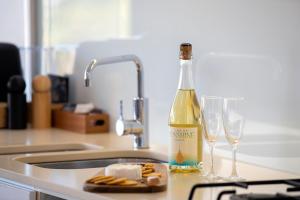 Coastal Comfort in Surfers. 1BR Plus Study