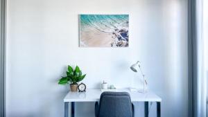 Coastal Comfort in Surfers. 1BR Plus Study