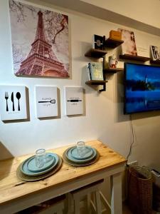 Paris Theme Near Trinoma SM North LRT Roosevelt SNR Congressional Free Netflix Fast Internet