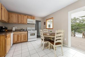 Rennie Lake Hideaway Cottage