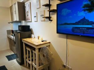 Paris Theme Near Trinoma SM North LRT Roosevelt SNR Congressional Free Netflix Fast Internet