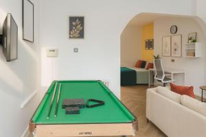 Colson - Best Find in Portsmouth, Sleeps 4, Centrally Located near City Centre, Gunwharf and University, Pool Table