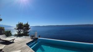 Luxury Apartments Villa Ruzmarina with New heated Infinity Pool and Lounge Area