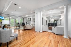 The Clubhouse Hideaway Upper