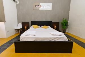 New Valletta 1 bedroom city centre apartment with Terrace and Views