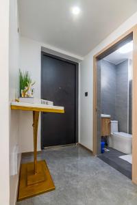 elegant escape apartment with free parking space,fully equipped gym, swimming pool children playing ground area and amazing city views