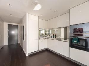 Pass the Keys Modern 2-Beds Flat with Stunning Views London