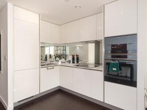 Pass the Keys Modern 2-Beds Flat with Stunning Views London