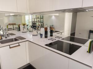 Pass the Keys Modern 2-Beds Flat with Stunning Views London