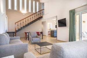 Villa Aversa by PosarelliVillas