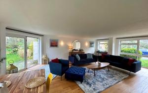 Weybridge Stunning Five Bedroom House With Garden