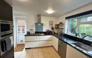 Weybridge Stunning Five Bedroom House With Garden