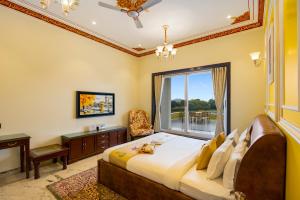 ELIVAAS Signature LakeMount 2-BHK Getaway with Private Pool, Open-Air Gazebo & Terrace At Fatehsagar Lake