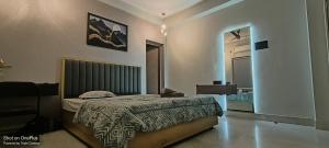 3BHK Family Apartment & Deluxe Private Rooms near EM Bypass, Kolkata