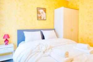 Cozy 4-Person Retreat Near Blankenberge Beach