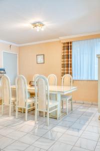 Cozy 4-Person Retreat Near Blankenberge Beach